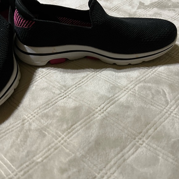 Skechers Size 9 air cooled goga mat sneakers - Picture 7 of 8